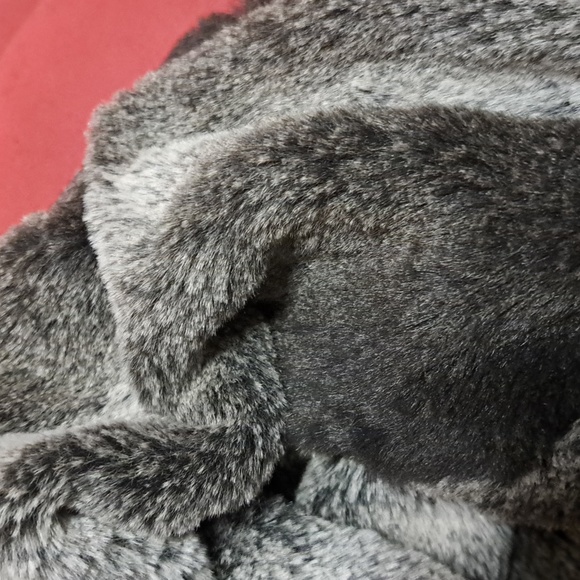 Alpha Cubic Infinity Scarf - Picture 2 of 3